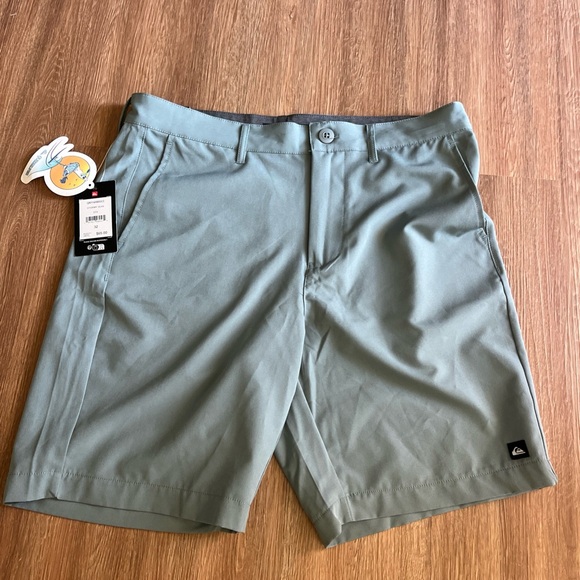 Quiksilver Men's Shorts - Picture 1 of 4